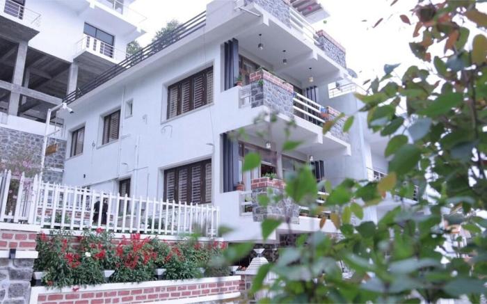 Emmanuel inn- Villa with a Valley View