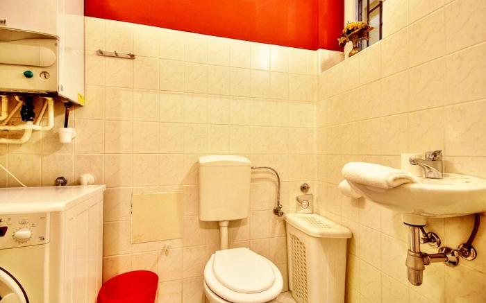 Vibrant 3 Bedroom Apartment In The Pulsing Heart Of Budapest