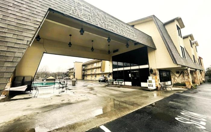 Tennessee Mountain Lodge Riverside by OYO