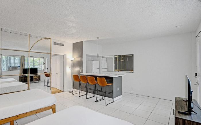 Hallandale Beach Studio | Pool | Near the beach