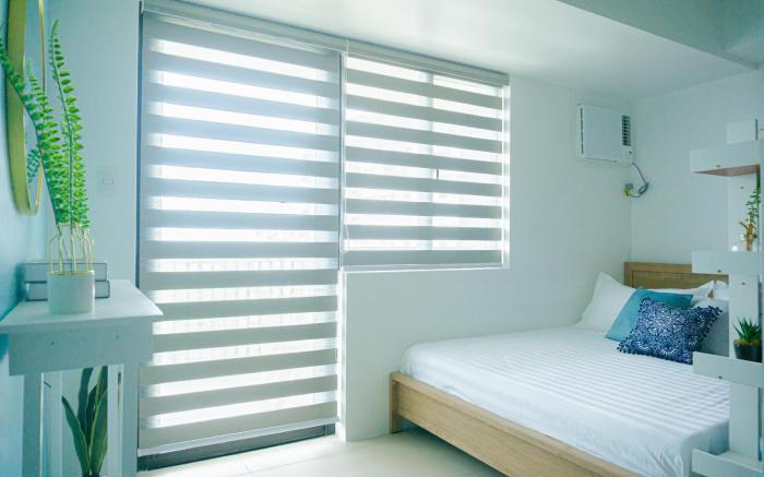 Homey Serin West Tagaytay  w Balcony Free Parking