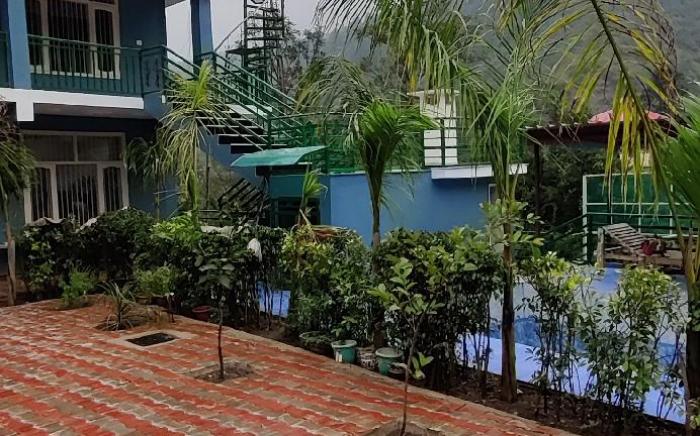 Riveria Hills kasauli. Pool party, Bonfire ,Trek