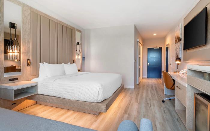 Cambria Hotel Waco University Riverfront