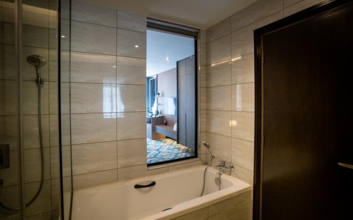 CHRISTEE SUITES HOTEL