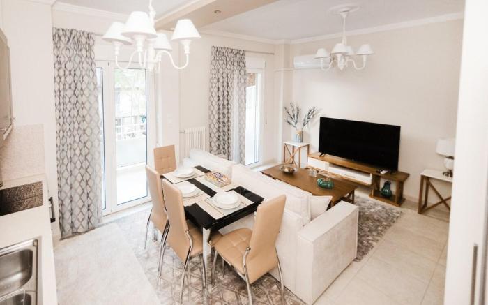 Best House, Ellinos Stratiotou, Ayia, Patra