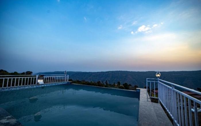 StrawBella Inn Villa