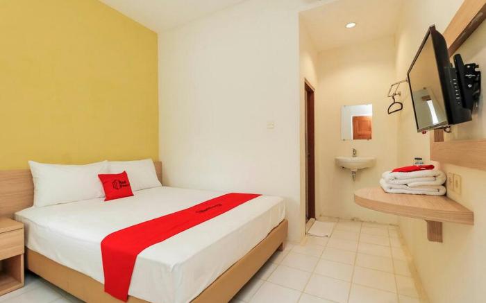 RedDoorz Plus @ Slamet Riyadi