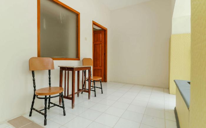 RedDoorz Plus @ Slamet Riyadi