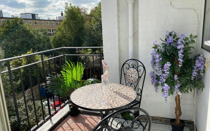 Cosy 3 Bed Flat Ideal For Trips to London