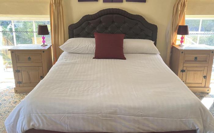 Tontine Hotel & Bar