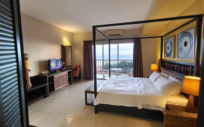 Sunset View Honeymoon Suite at Gold Coast Morib