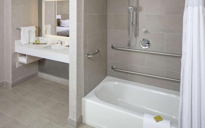 DoubleTree by Hilton Boston Logan Airport Chelsea