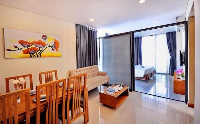 Balcony 3 bedroom apartment in Maple