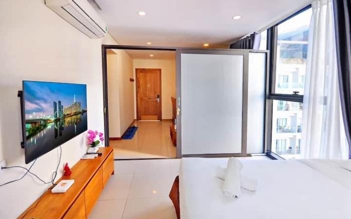 Balcony 3 bedroom apartment in Maple