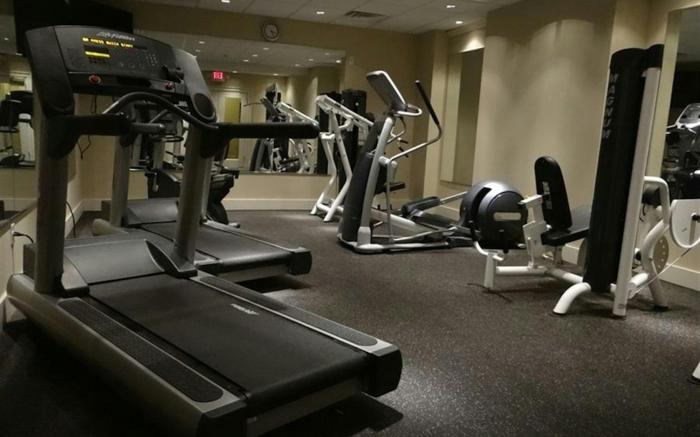 Knickerbocker on the Lake