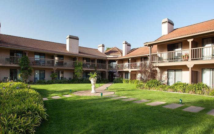Half Moon Bay Lodge