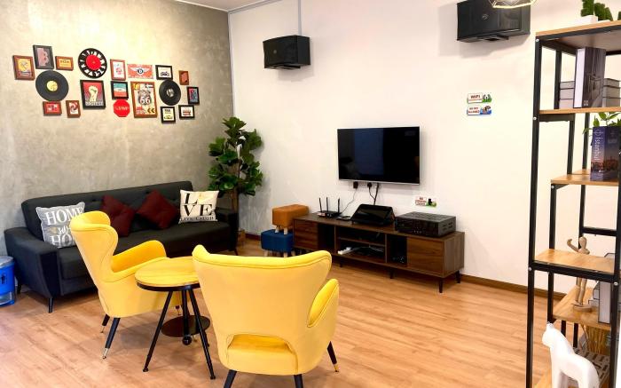 Comfy 3-bedrooms with family karaoke-max 10pax