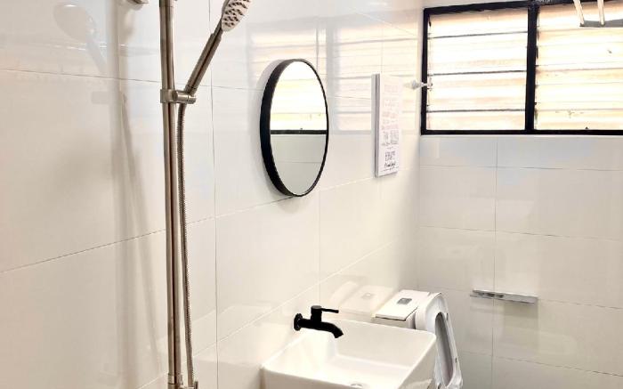 Comfy 3-bedrooms with family karaoke-max 10pax