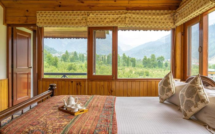 StayVista at The Waterwillow with Valley View