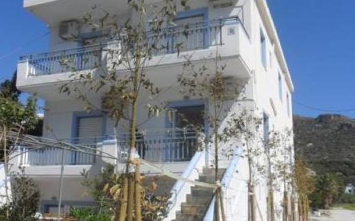Poseidon Studios & Apartments