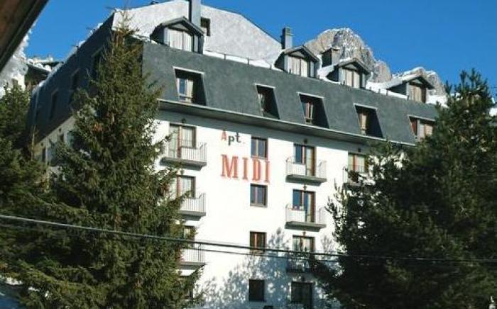 Apartamentos Midi 3000