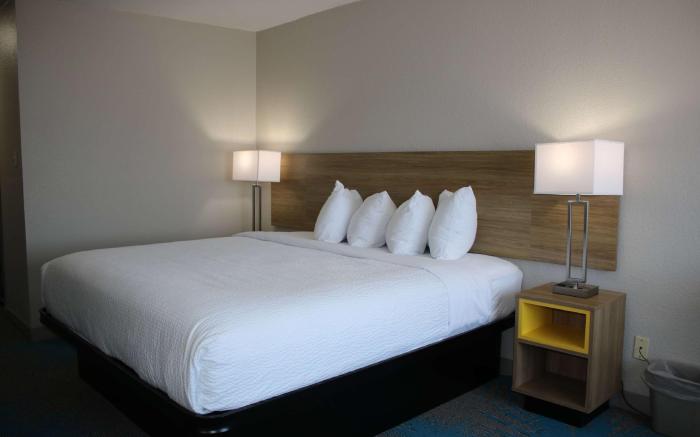 Days Inn by Wyndham Waco University Area