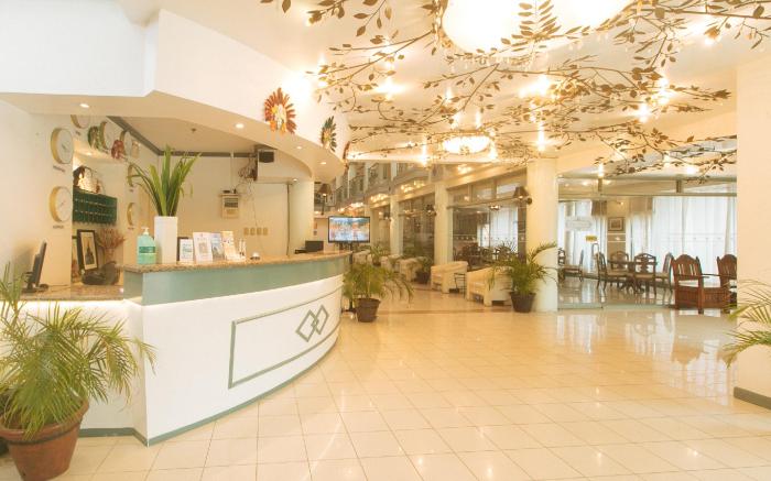 Royal Am Rei Hotel by RedDoorz