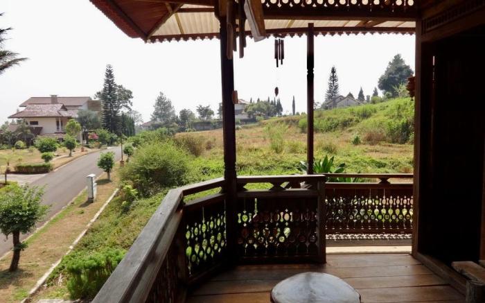 Villa Kayu 9 Pakis