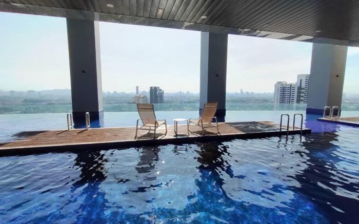 Exec 2-bedroom (New World Hotel, Paradigm Mall)