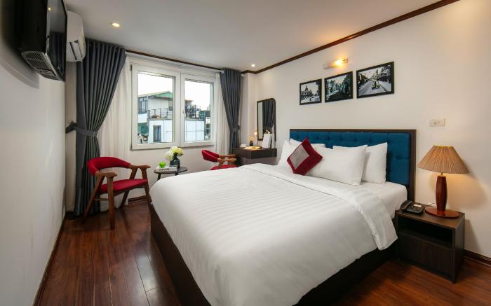 Silk Flower Hotel