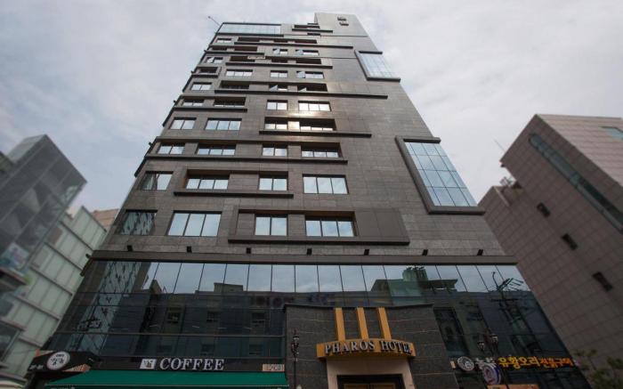 Hotel Pharos