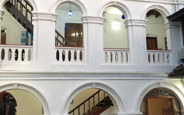 Old Courtyard Hotel