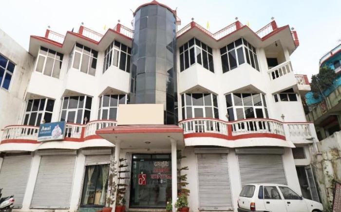 Hotel Grand Sirmaur