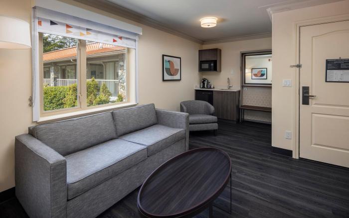 Holiday Inn Victoria Elk Lake By IHG