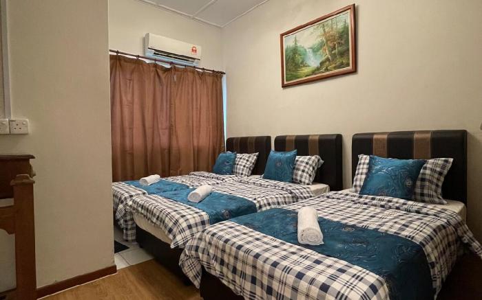 Baba & Charlie Home Stay (For 11 Pax)