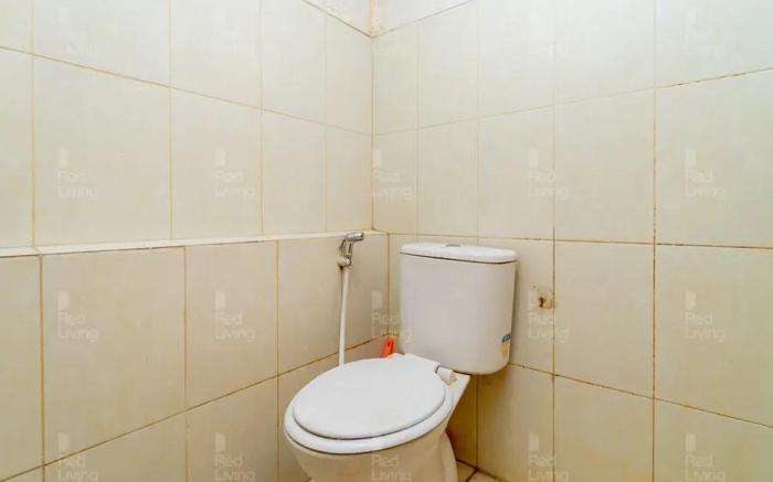 RedLiving Apartemen Green Lake View Ciputat Hanna Property Tower B