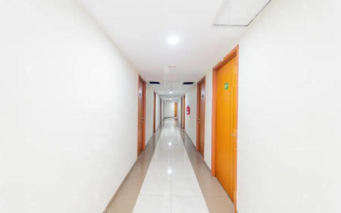 RedLiving Apartemen Green Lake View Ciputat Hanna Property Tower B