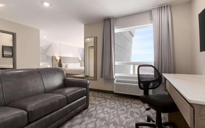 Days Inn by Wyndham Calgary North Balzac