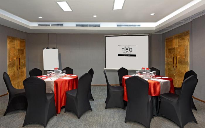 Hotel Neo Gading Solo