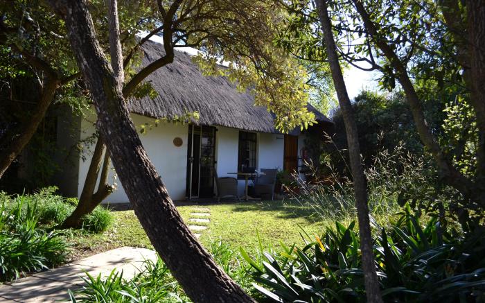 Charming Yellowwood cottage for 2 people in spacious garden