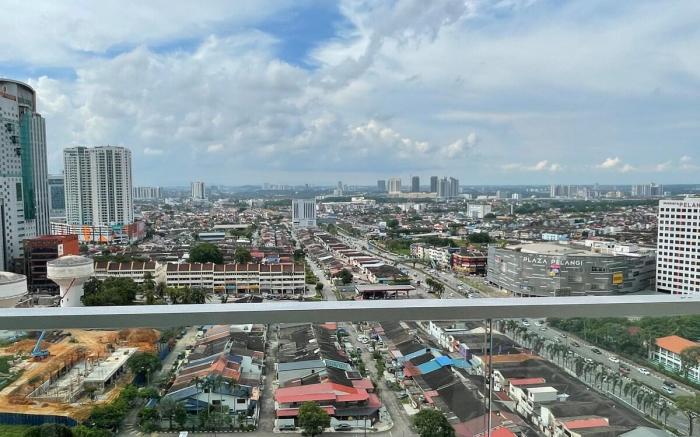 Twin Galaxy city view 2br 6pax near KSL/CIQ