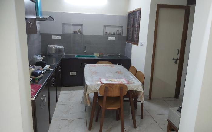 suloram illam    three  rooms each with 2,4,5 beds