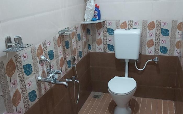 suloram illam    three  rooms each with 2,4,5 beds