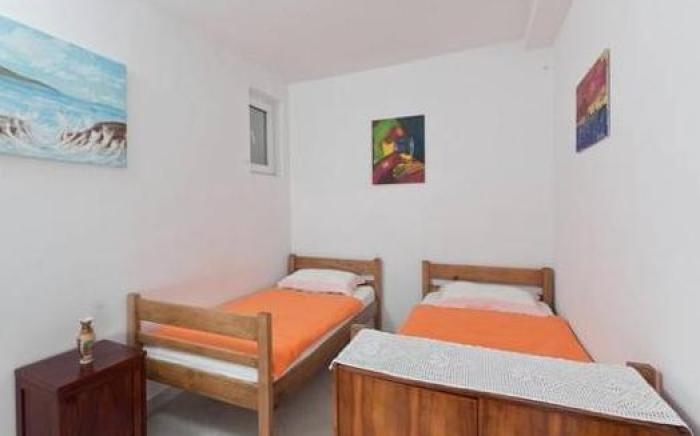 SUBTUB Hostel Makarska