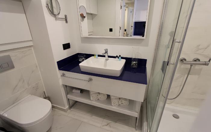 Studio apartment with sea view 