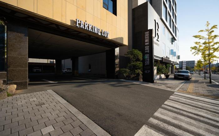 Brown Dot Hotel Daegu Hyeogsindosi