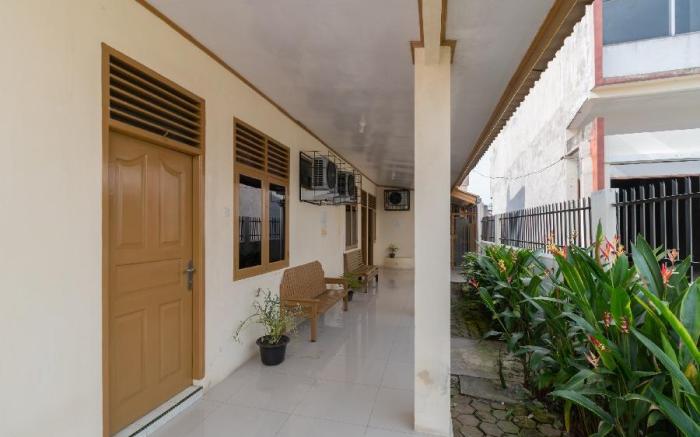 RedDoorz near RS Awal Bros Sudirman Pekanbaru