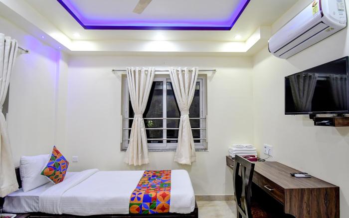 FabHotel Anchorage Inn - Nr. Axis Mall