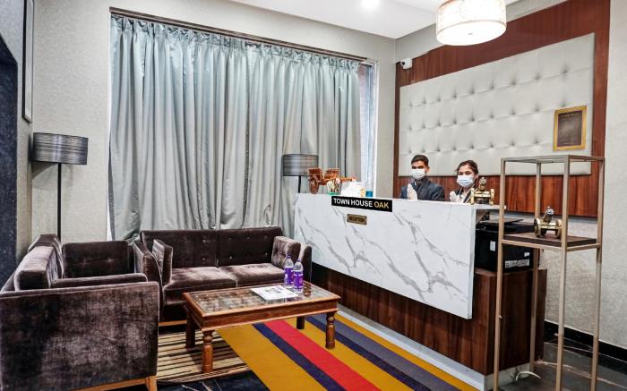 Super Townhouse OAK Hotel Rajmudra