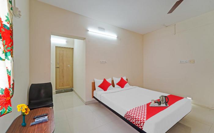 Hotel O J2 Service Apartment